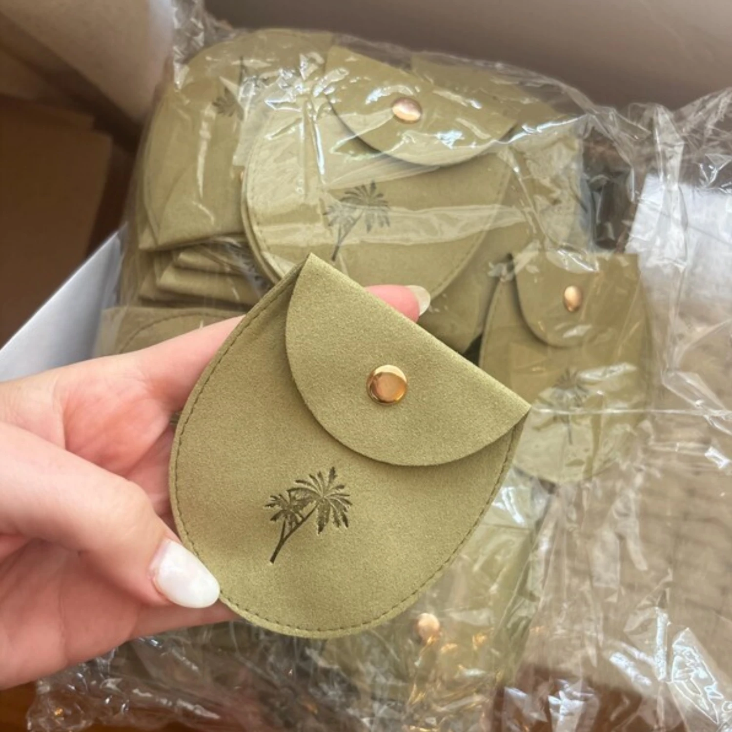 

20 шт. коробка для упаковки ювелирных изделий и набор мешочек, коробки и мешочки для ювелирных изделий на заказ с логотипом оптом