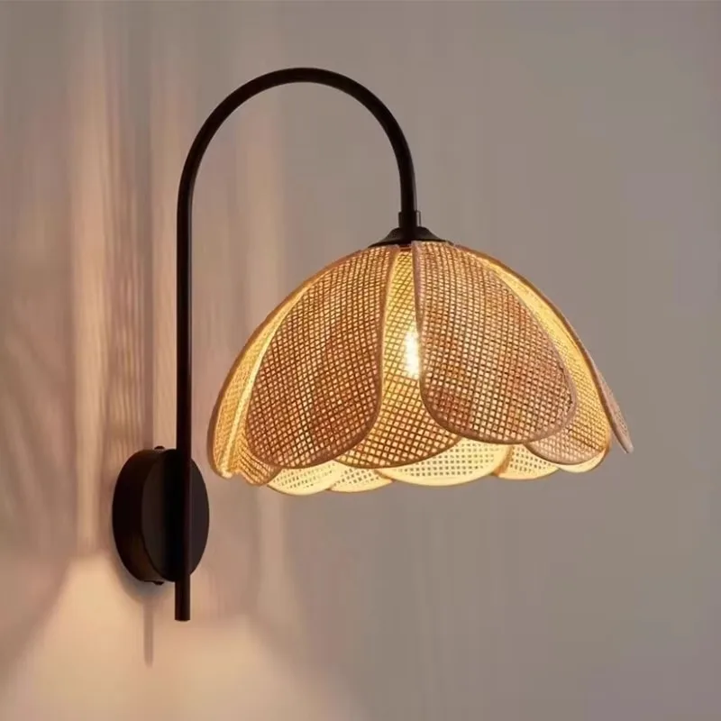 Japanese Wabi Sabi Wall Light Rattan Flower Petal Wall Lamp Hand Woven Wall Sconce for Bedroom Hotel Homestay Decor Lighting