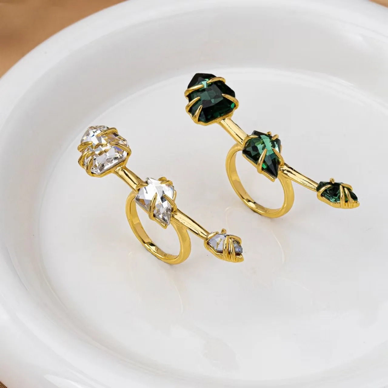 

Famous Designer Personality Stainless Steel Ring Emerald Diamond Irregular Gemstone Finger Band Luxury Jewelry Replica Wholesale