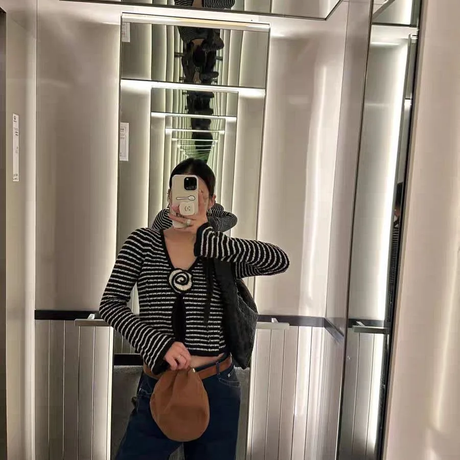 

Модный корейский женский вязаный свитер с узором из роз и полосок, стильная верхняя одежда для дерзких девушек