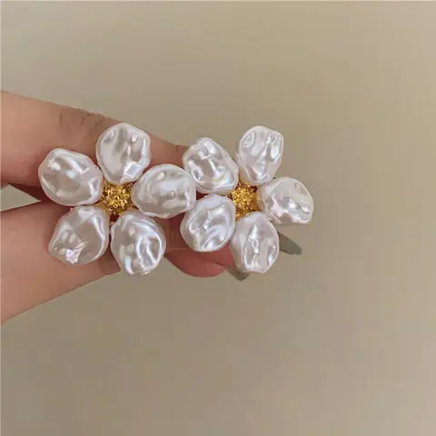 Korean Sweet Baroque Flat Pearl Flower Stud Earrings Elegant Temperament Floral Earring for Women Wedding Party Fashion Jewelry