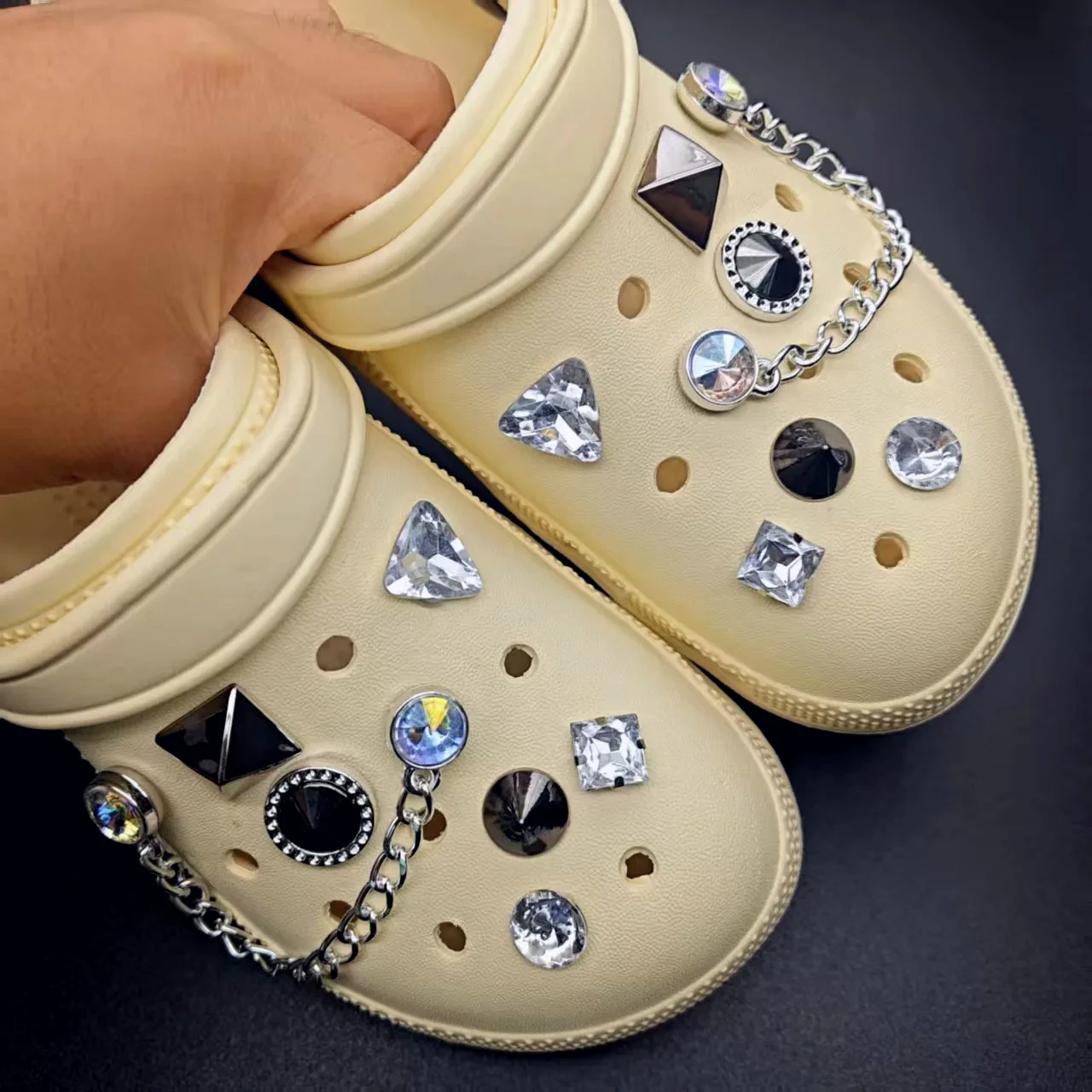 

Black Rhinestone Shoe Charms for Crocs Pins Punk Rivet Decoration Set Women Shoe Chains Accessories Party Retro Slipper Decor