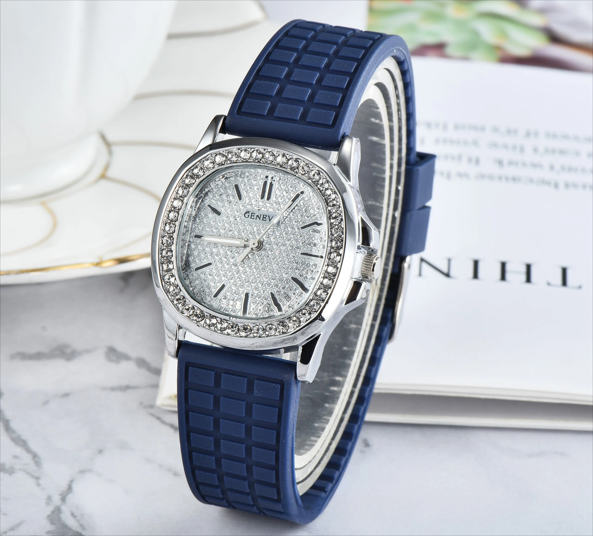 패션 스퀘어 비즈니스 쿼츠 시계 클래식 스트라이프 디자인 다이얼 럭셔리 스테인레스 스틸 밴드 남자 석영 손목 시계