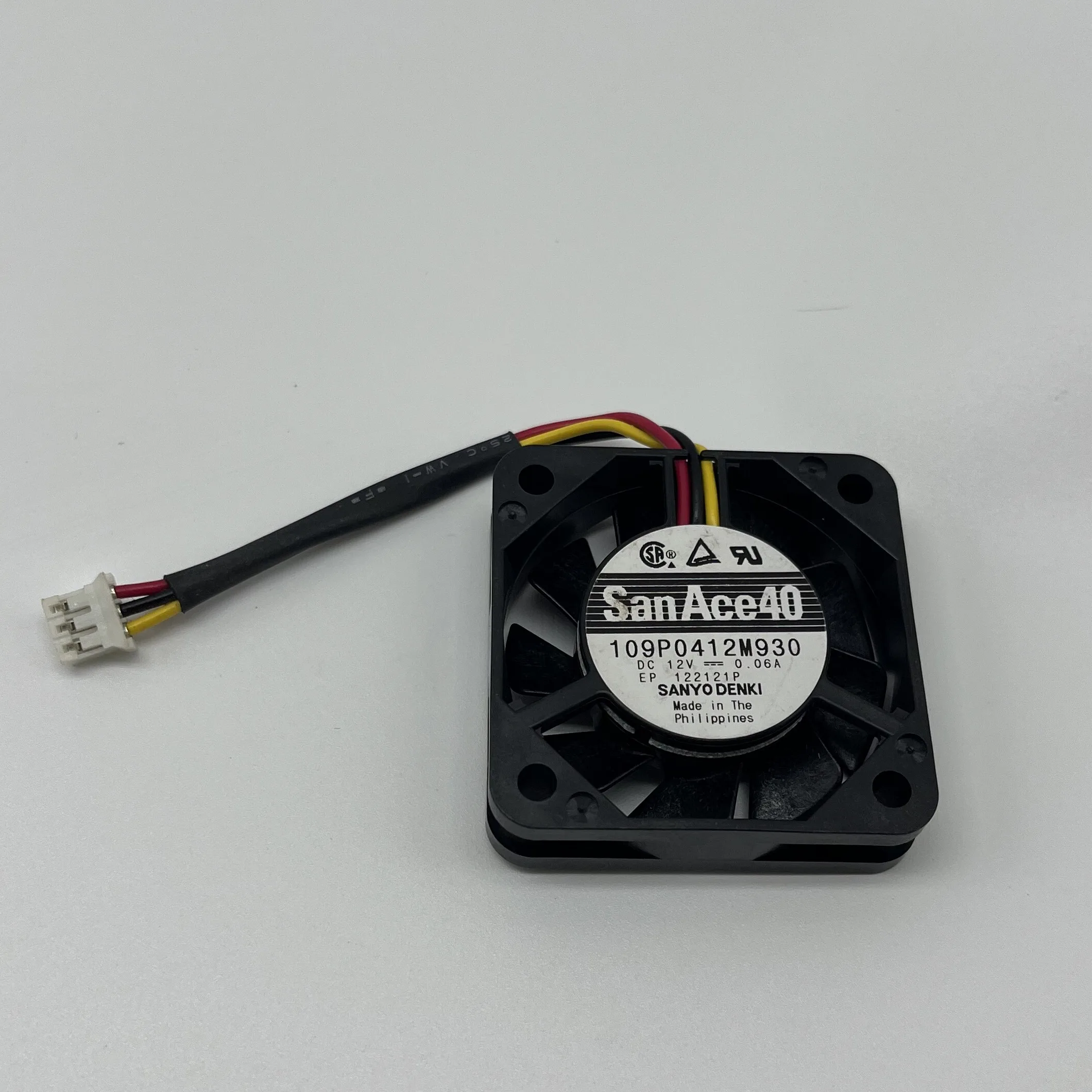 

SANYO DENKI 109P0412M930 DC 12V 0.06A 40x40x10mm 3-Wire Case Cooling Fan
