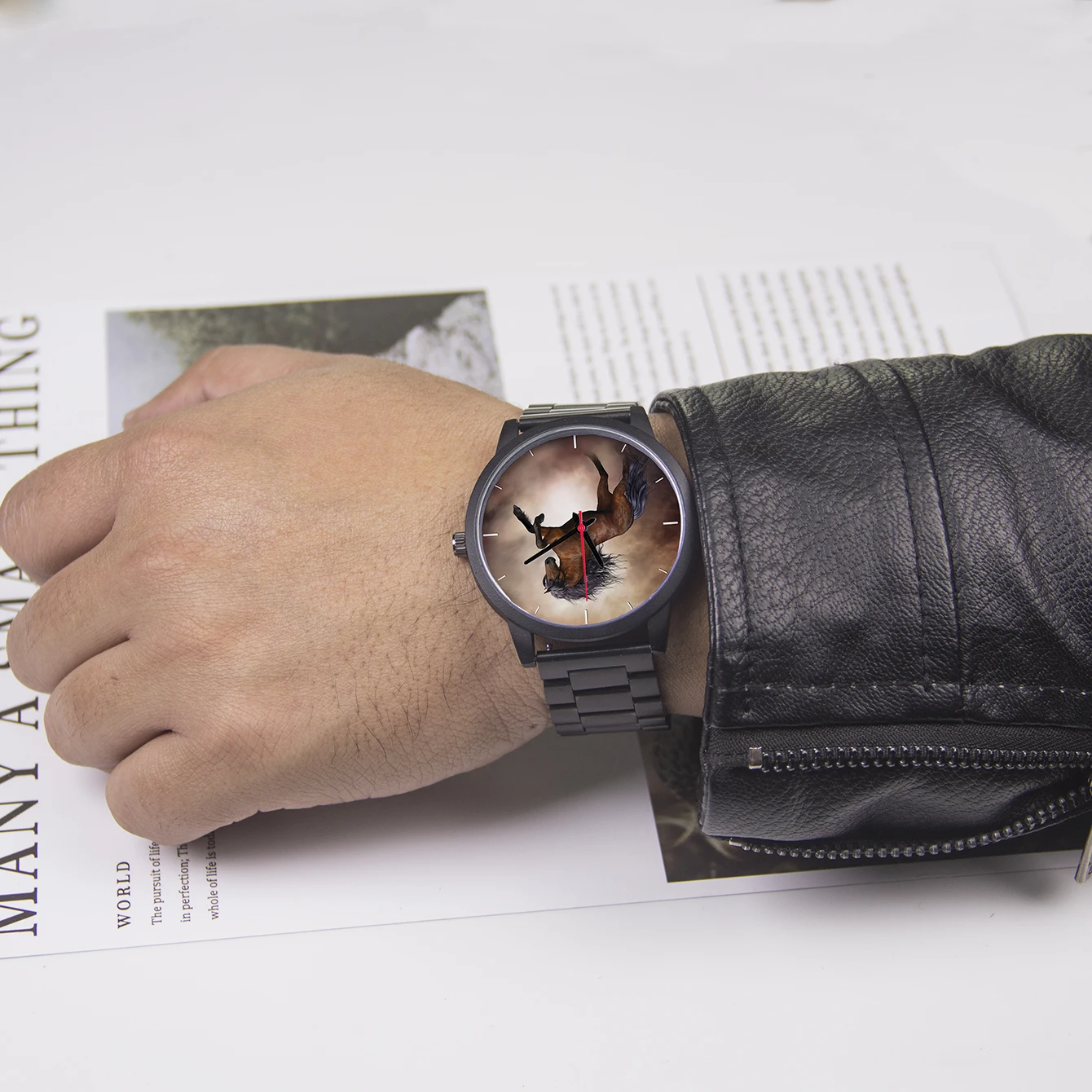 2024 Customize Quartz Wrist Men\'s Watch 3Hands Horse Steed Mustang Design Punk Cool Style Scarves Gift Souvenir