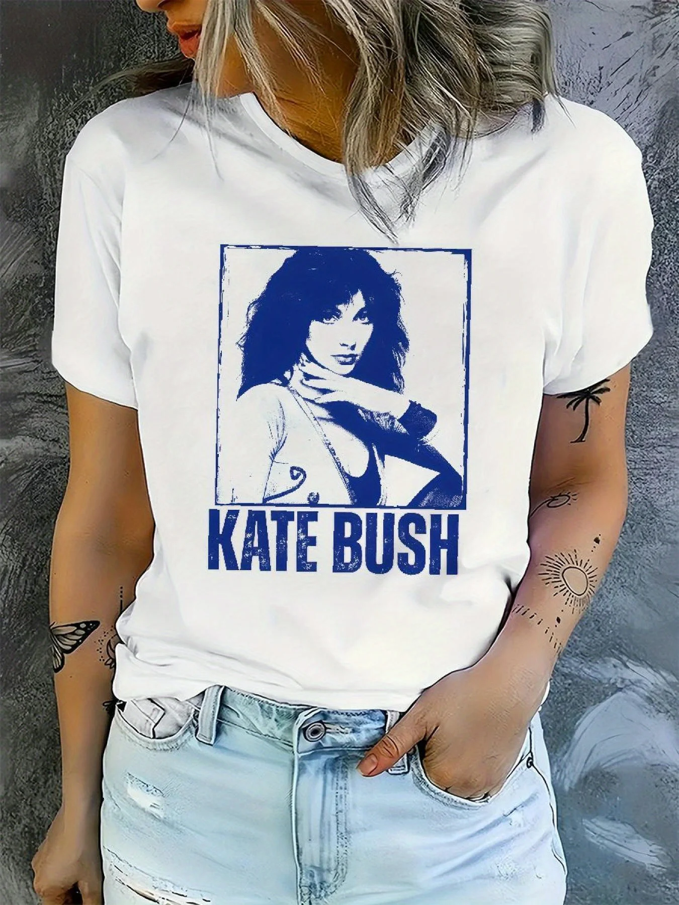 

Женская повседневная футболка с рисунком «Kate Bush» — черная футболка с короткими рукавами и круглым вырезом с тиснением цветочного дизайна, легкая стрейч