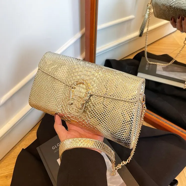 

Женская сумка премиум-класса со змеиным узором - корейская модная дизайнерская цепочка 2025 года, персонализированная маленькая квадратная сумка через плечо/мессенджер