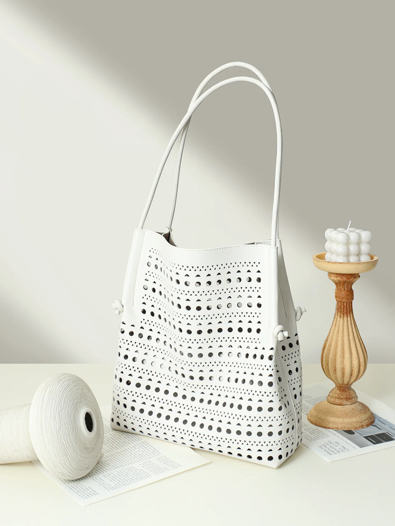 Large Capacity Hollow out Leather Tote Bag Mother-Child European American Style Shoulder Bag for Women Commuting