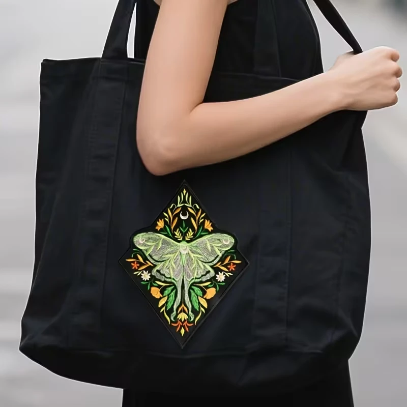 1PC Autumn Leaves Moth Embroidered Patch Iron On Crescent Nature Lover Badge DIY Gift For Clothes Cap Bag Jacket Trucker Hat