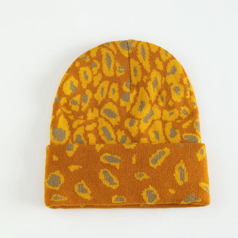 Personalisierte Leopardenmuster-Strickmütze mit Individuell Gesticktem Logo für Herbst und Winter, Warme Acryl-Beanie-Mütze für Männer und Frauen – Detail 3