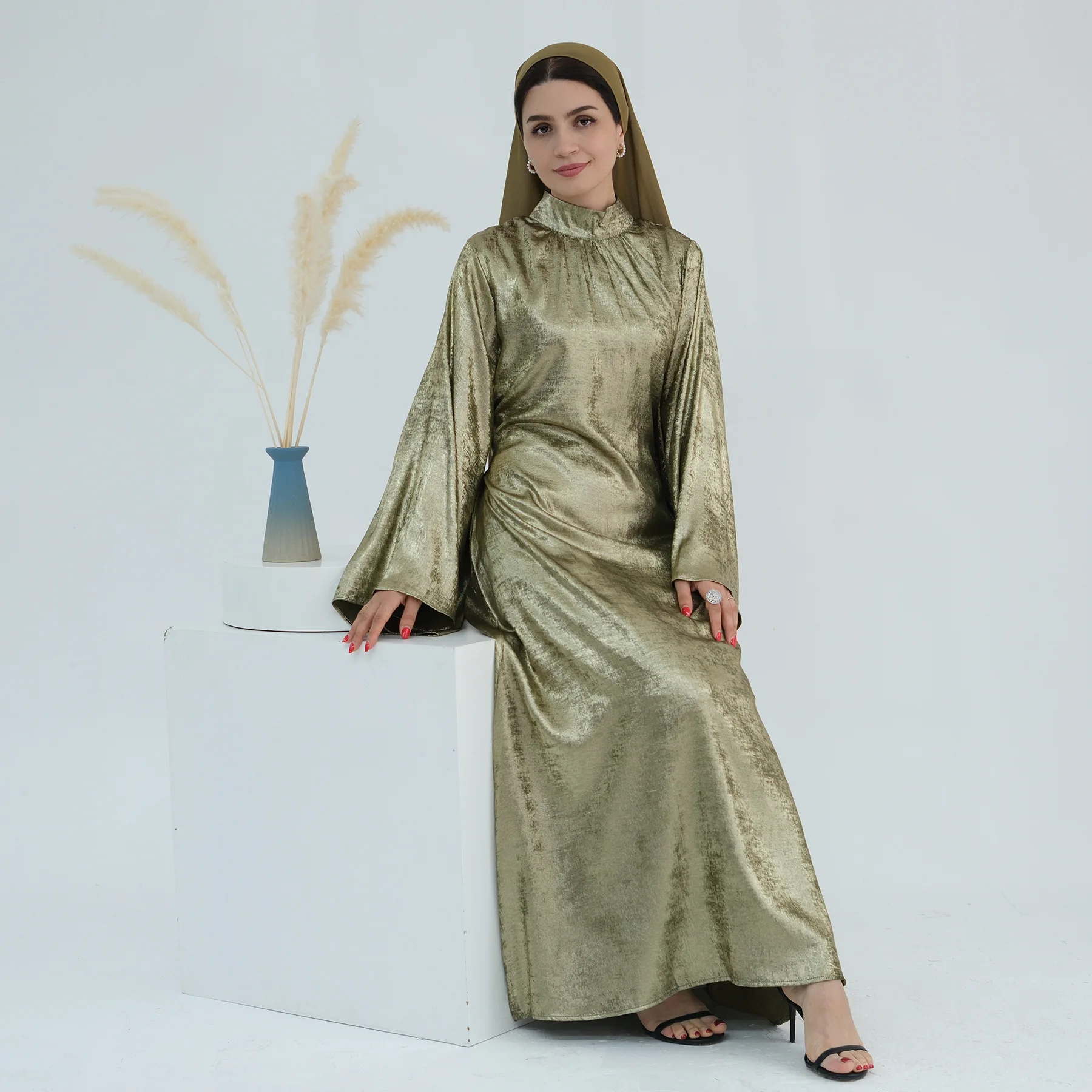 2024 Elegant Islamic Clothing EID Modest Muslim Dress Long Sleeve Shiny Polyester Fashion Dubai Abaya Women Muslim Dress Robes