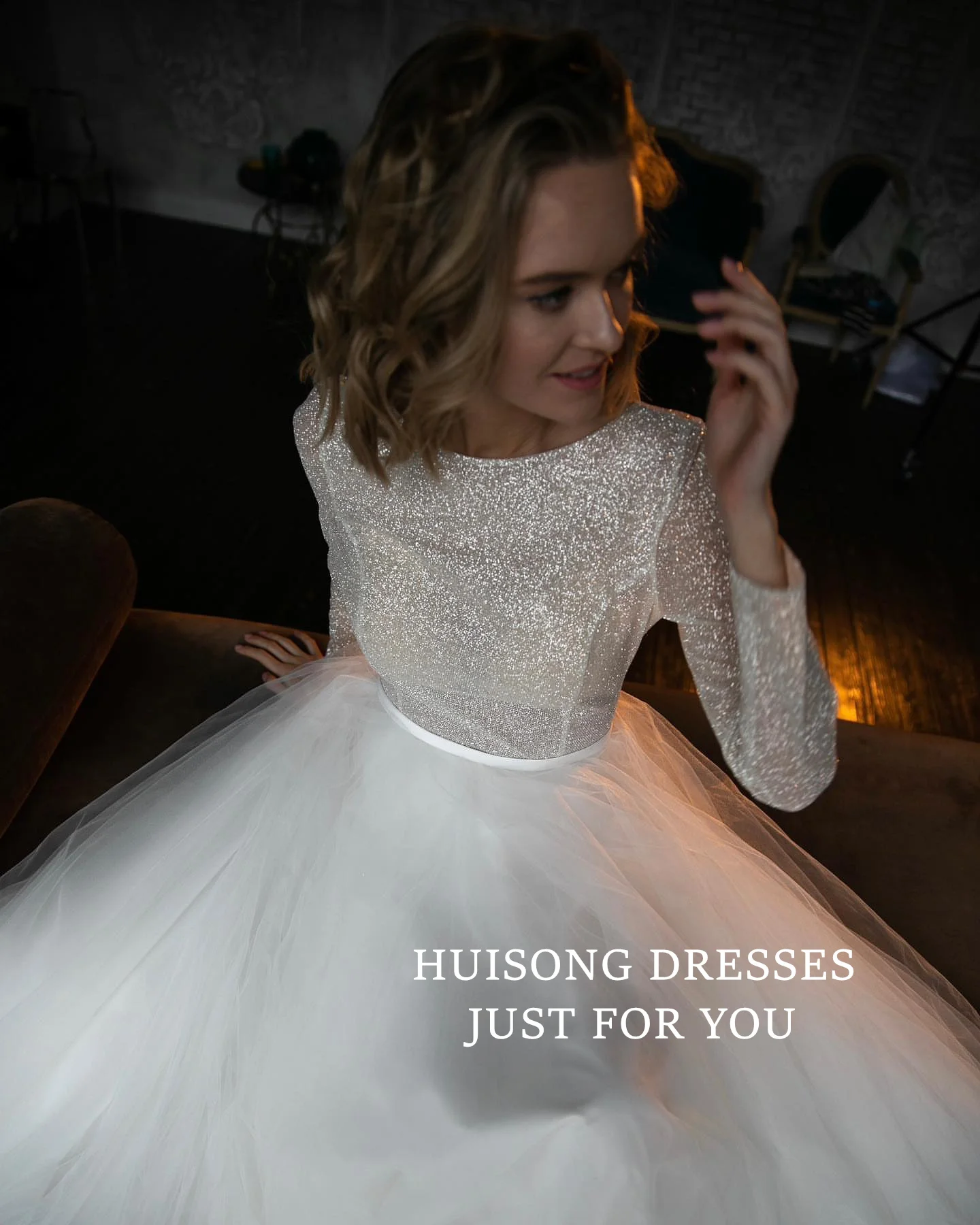 

HUISONG Customized Glitter Tulle Wedding Dresses O-Neck Long Sleeves A-Line Beach Bridal Gown vestidos de novia
