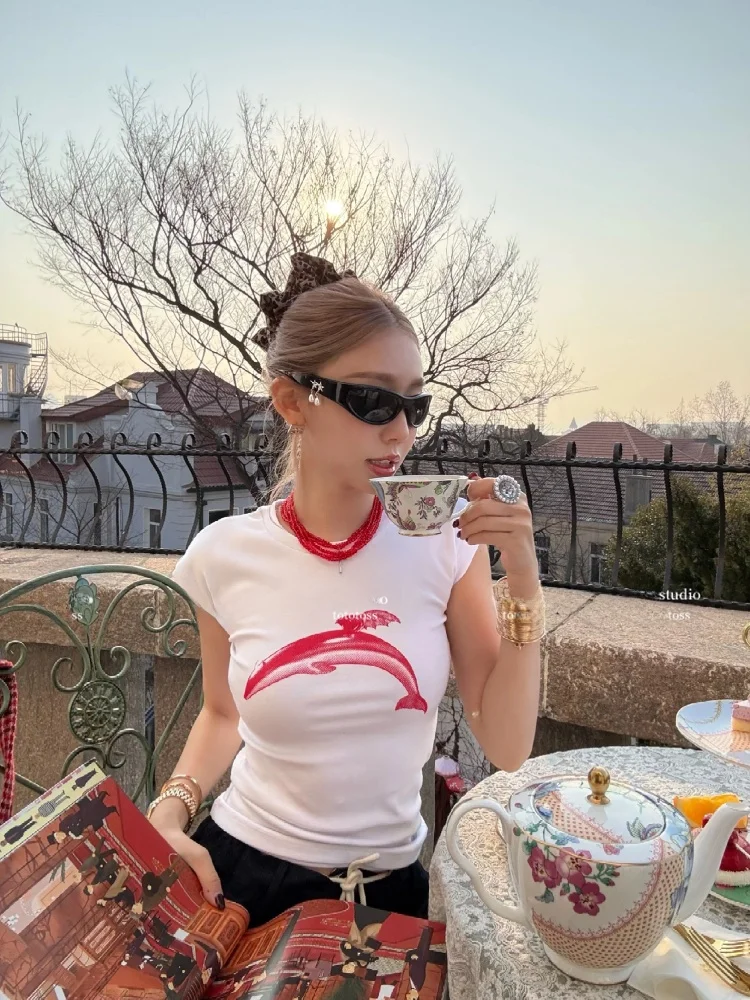 

Американская футболка Sle ort Sve Slim Fit с принтом дельфина, повседневный топ для женщин, хлопковый материал, летняя модная тенденция