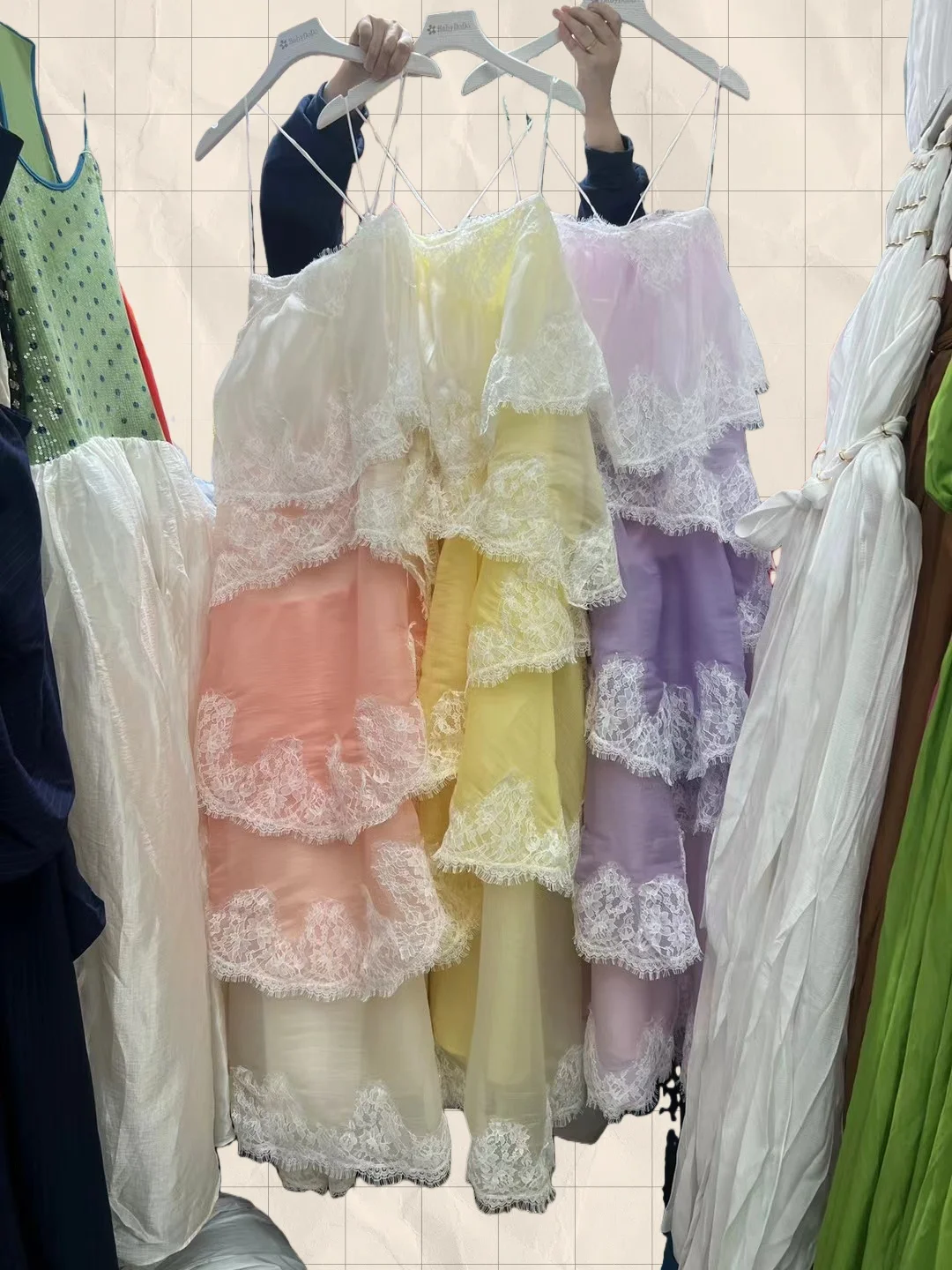 Vestido maxi sem mangas com apliques de renda de alta qualidade com camadas em camadas para mulheres vestido longo de férias