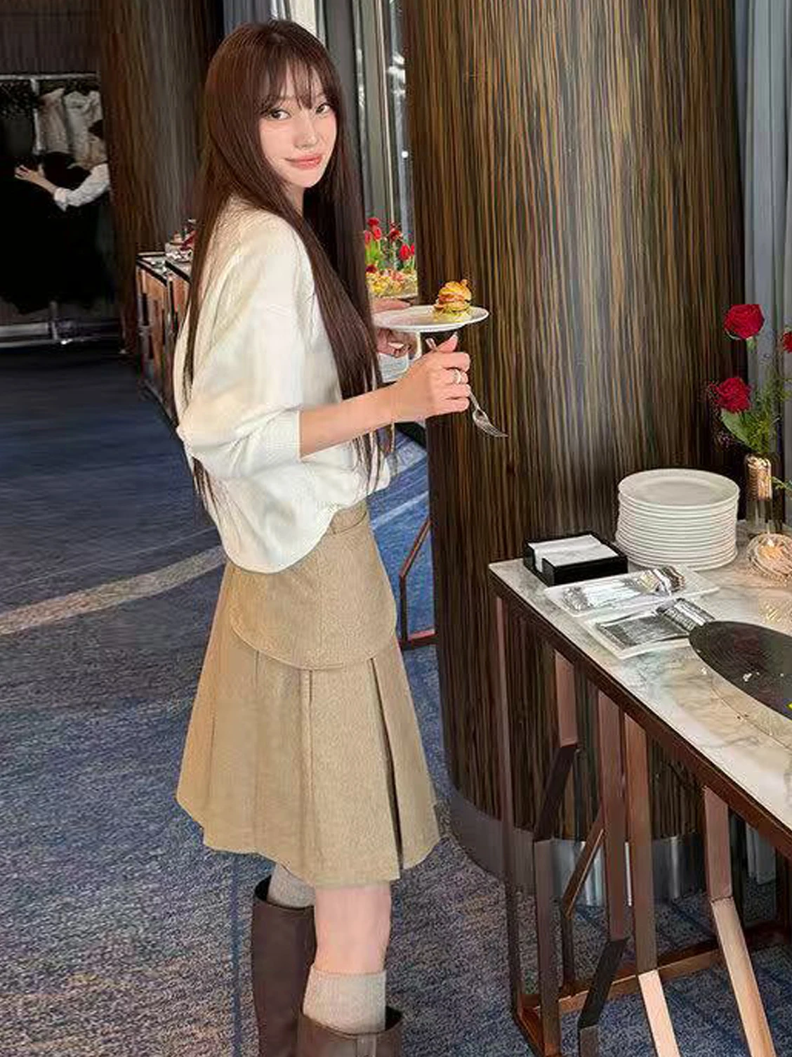 กระโปรงทรงเอ midi สไตล์เรโทรสำหรับผู้หญิง ฤดูใบไม้ร่วง ฤดูหนาว กระโปรงพลีทเอวสูงทรงเข้ารูป กระโปรงยาวแบบไม่สมมาตร เหมาะสำหรับใส่ไปทำงาน