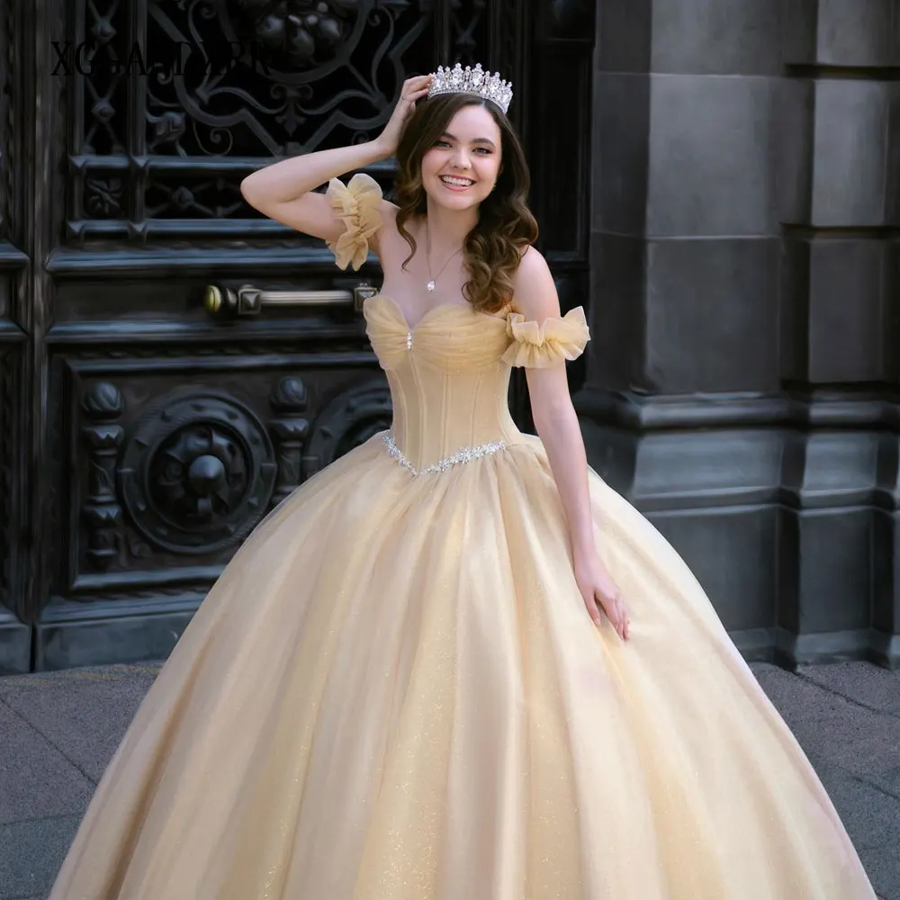Abito Quinceanera in oro champagne 2025 Abito da ballo con applicazioni di perline con scollo a V Prom Sweet 15 16 anni Abito da sposa per festa di compleanno per ragazza
