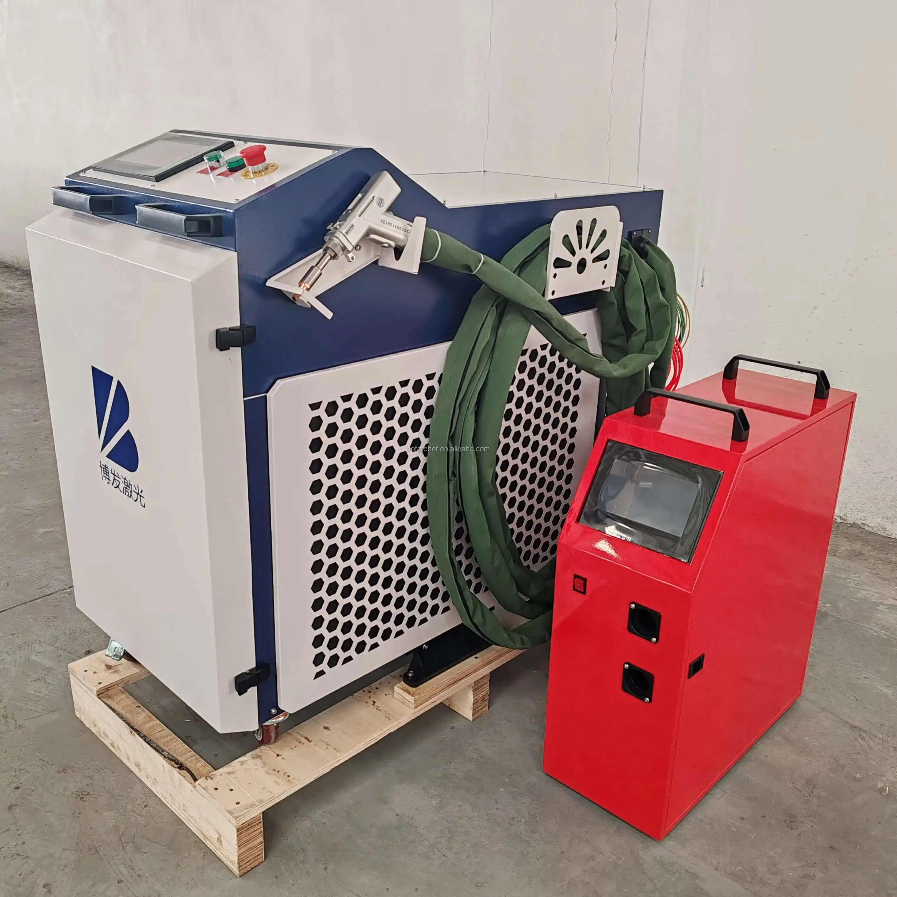 Metal Robot Welder Handheld Laser Welding Hine For Stainless Steel