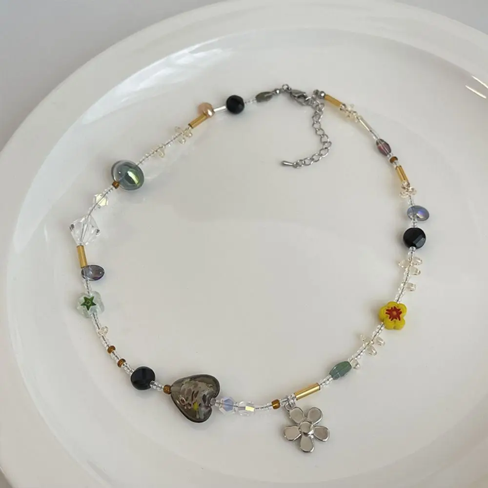 جديد إمرأة زهرة القلب مطرز قلادة موضة أنيقة كريستال مطرز سلسلة الاكريليك مجوهرات رائعة المختنق قلادة