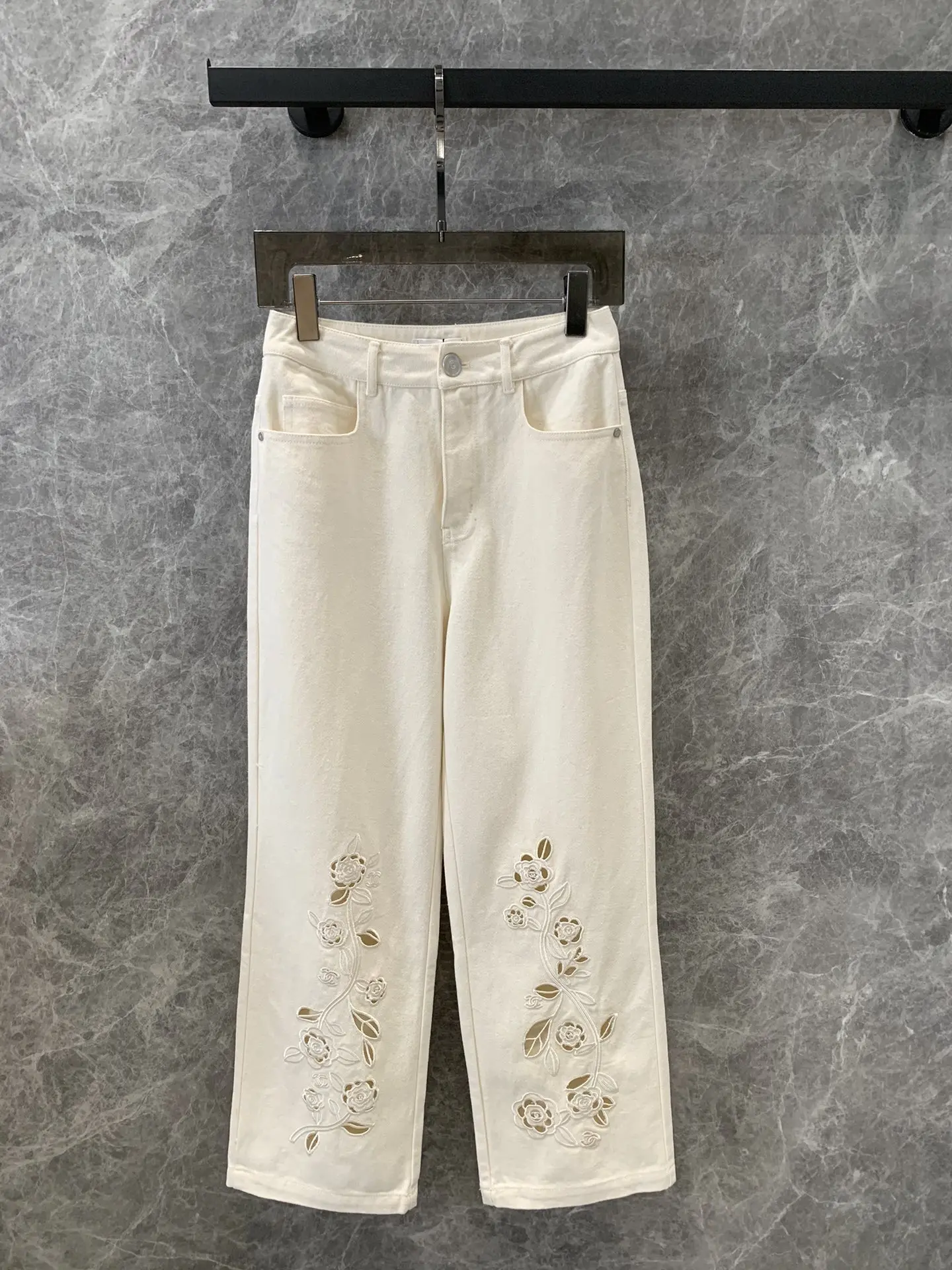 2024 Summer New Women's Wear Patterned cut hollow embroidered jeans 0430