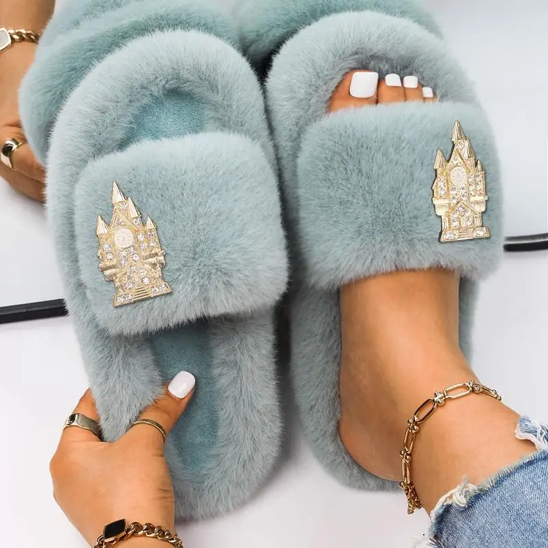 Home Luxury Soft Flip Flops Plush Indoor Women Crystal Castle Fur Slippers Casual Cotton Shoes Soft Warm Platform Fur Sandals