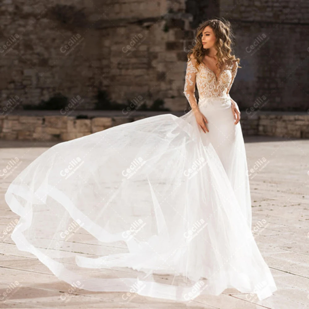 

Женское платье с кружевной аппликацией, модель 2024