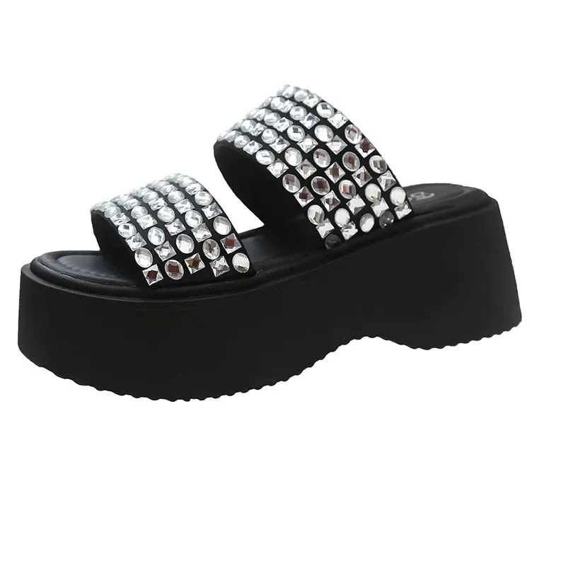 House Slippers Platform Shoes Rivet Slides On A Wedge Rubber Flip Flops Slipers Women Heeled Mules Hawaiian 2024 Heels Summer