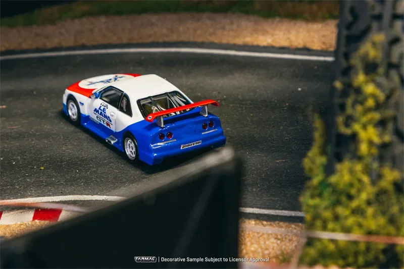 Tarmac Works 1:64 GT-R LM Test Car Druckguss-Modellauto