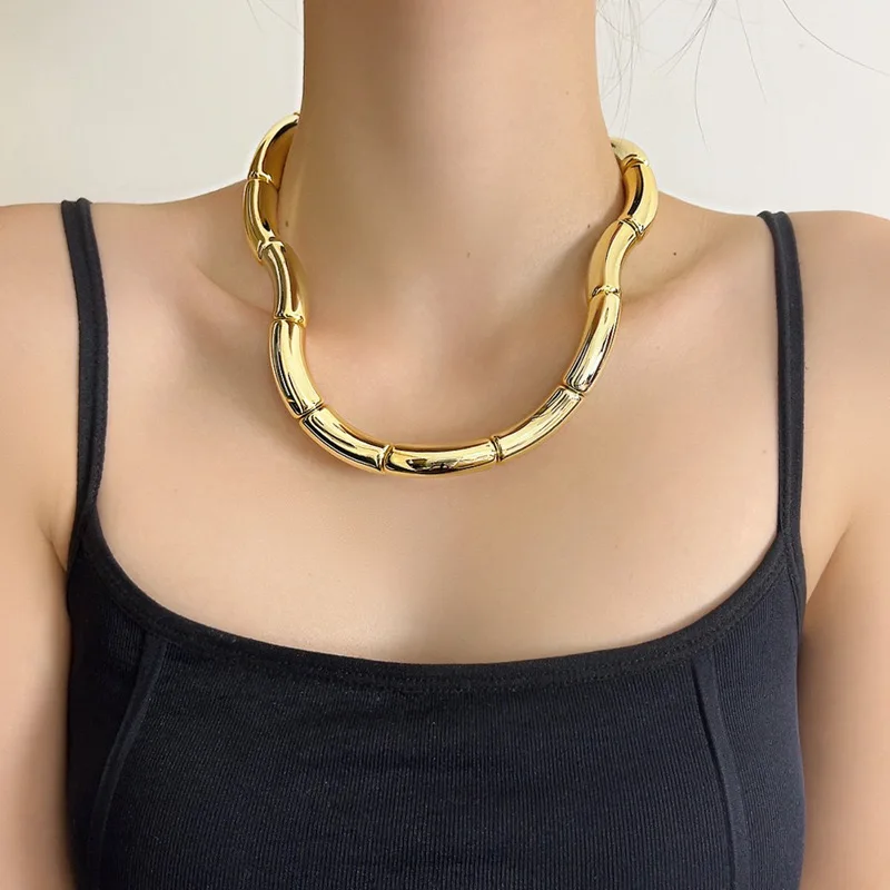 

2024 Autumn And Winter New European and American Niche Design Sense Irregular Wave Necklace Simple Smooth Temperament Accessorie