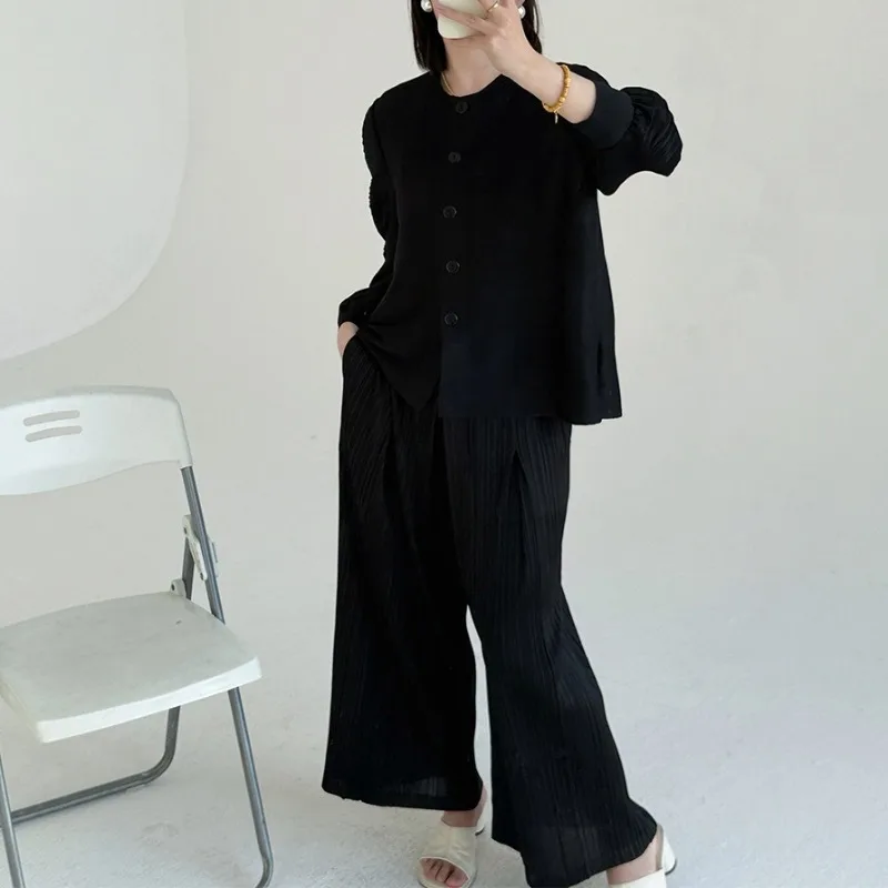 

Женский комплект Miyake 2026: Новая французская куртка с рукавами-фонариками, плиссированный пеплум и эластичные брюки с широкими штанинами – комплект из 2 предметов для повседневной носки