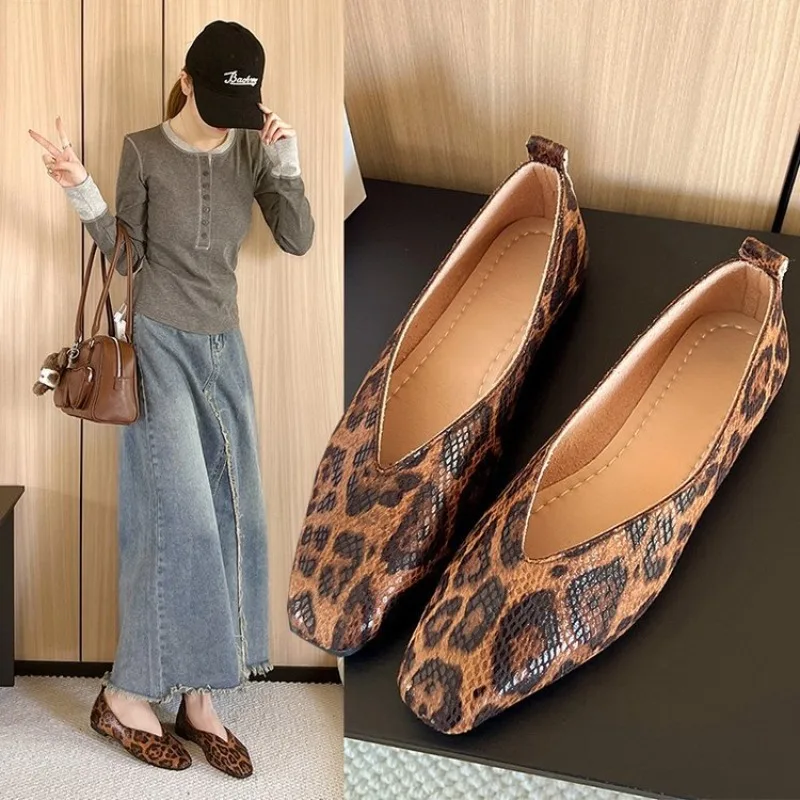 

Single Shoe Women New Snake Pattern Leather Square Head Shallow Mouth Flat Heels Women's Soft Soled Comfortable Work Shoes Retro