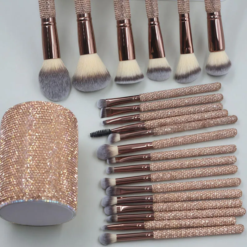 مجموعة فرش Glitz and Glam مكونة من 23 قطعة مجموعة فرش حجر الراين جلام مجموعة فرش مكياج بلينغ فرشاة مكياج ماسية دلو تخزين مع صندوق