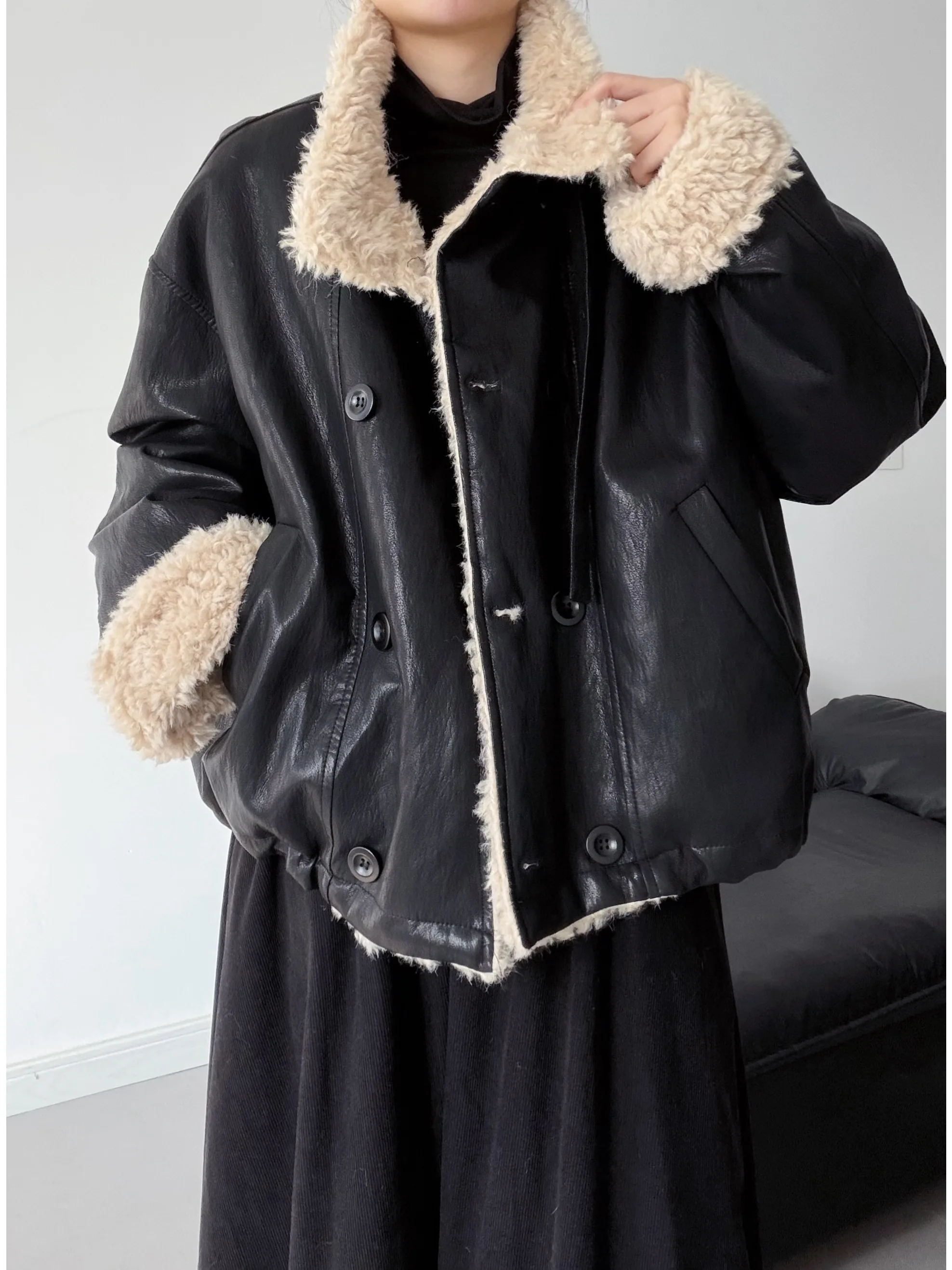 

Retro American Style Lamb Fur Spliced Leather Jacket down Coat Women's Black Collar Thick Outerwear Ladies Fashion Winter Coat