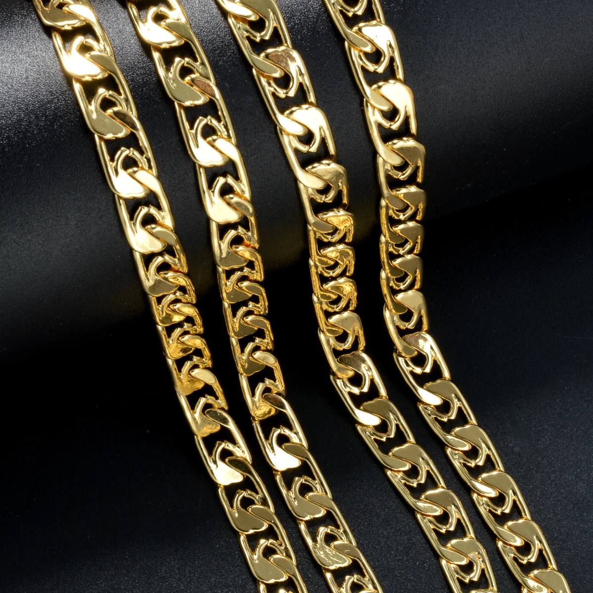 Men Accessories In Dubai - Unisex Polished Curb Link Neck Chain