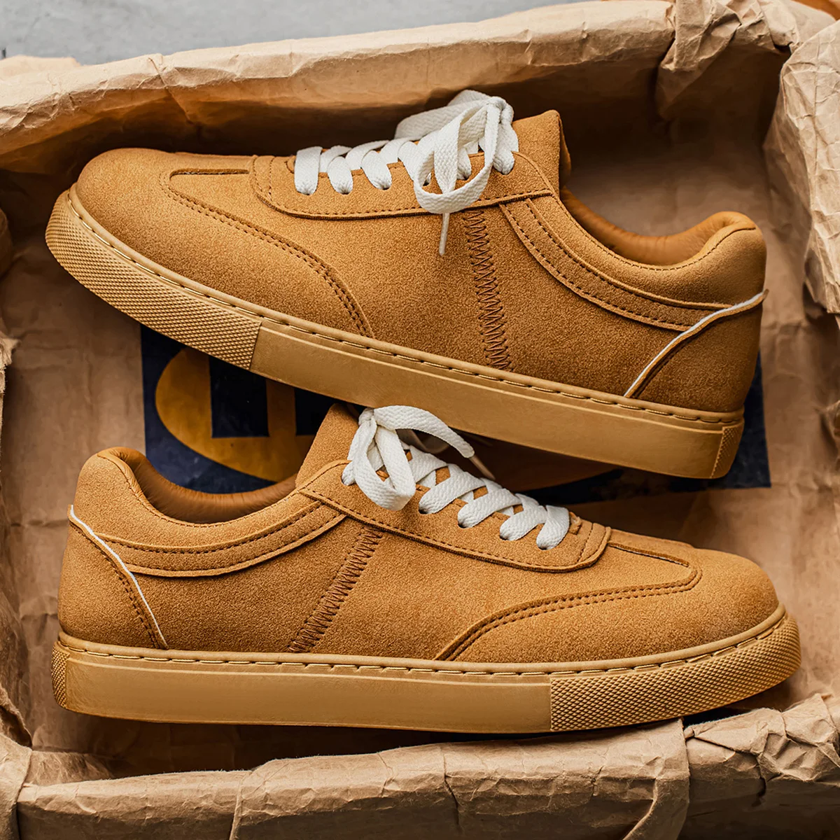 

Мужская повседневная спортивная обувь, тренд для походов на открытом воздухе, легкий и минималистичный.