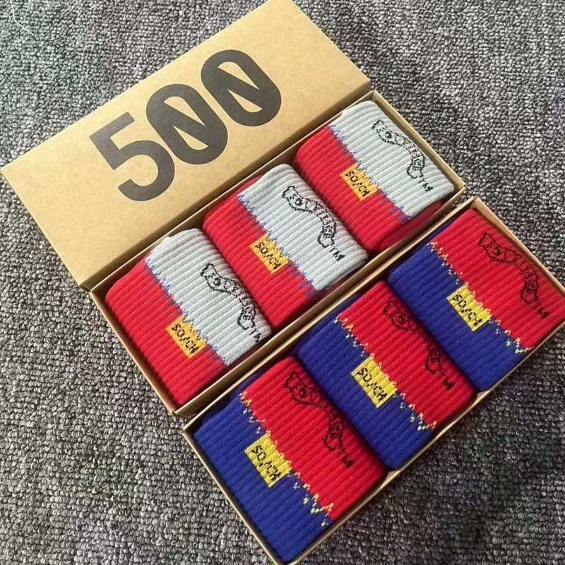 

3 pairs of men's gift box socks, versatile in all seasons, trendy color blocked socks, sports and leisure mid tube women's socks