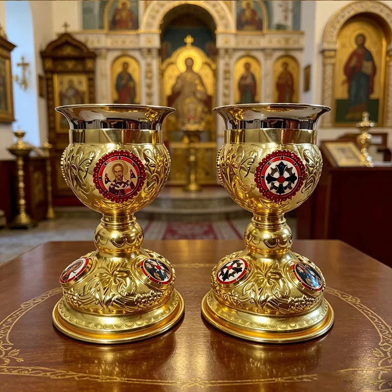Geprägter, vergoldeter Kommunionskel mit emaillierten Ikonendetails für die orthodox-christliche Altarliturgie und den Kommunionsdienst. – Detail 3