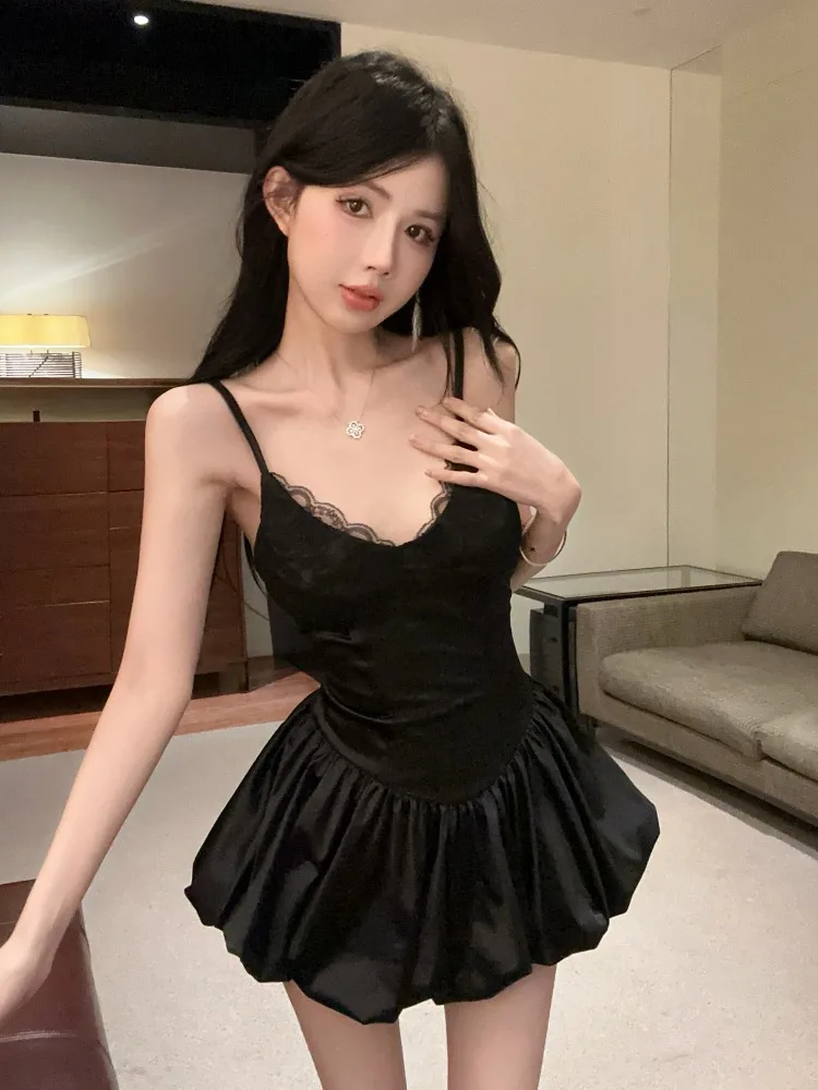 

Black Lace Splice V-Neck Sexy Backless Slimming Strap Dress High Waist Short Skirt Korean Style Commute Autumn Winter Base La...