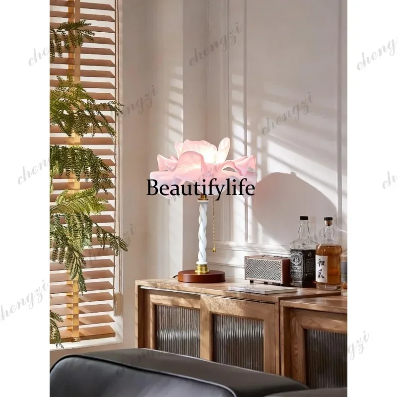 HR Table lamp French cream wind girl heart bedside night light new warm bedroom decorative light