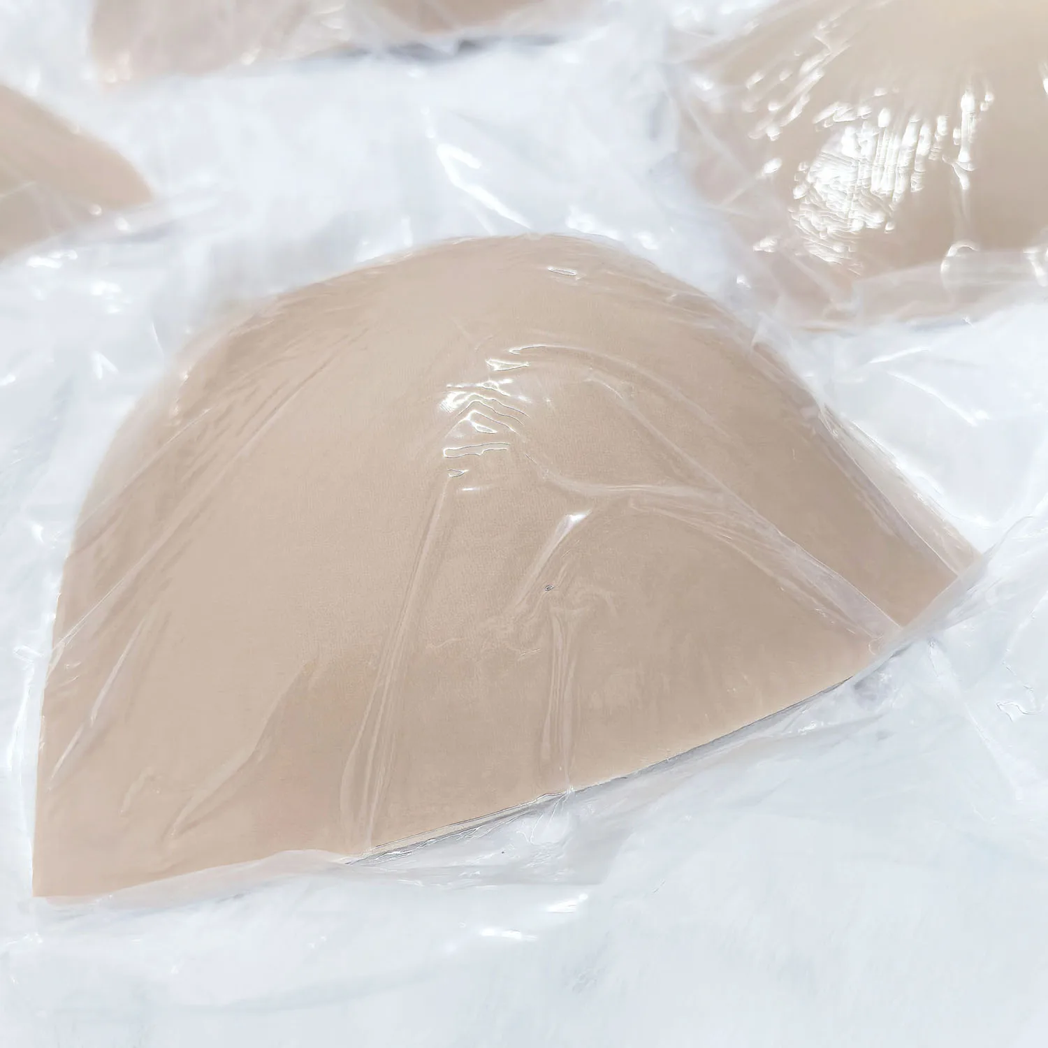 여성용 보이지 않는 끈이 없는 등이 없는 브라 - 양면 접착 실리콘 컵 푸시업 울트라 부스트 젤 패드로 최고의 성능 제공