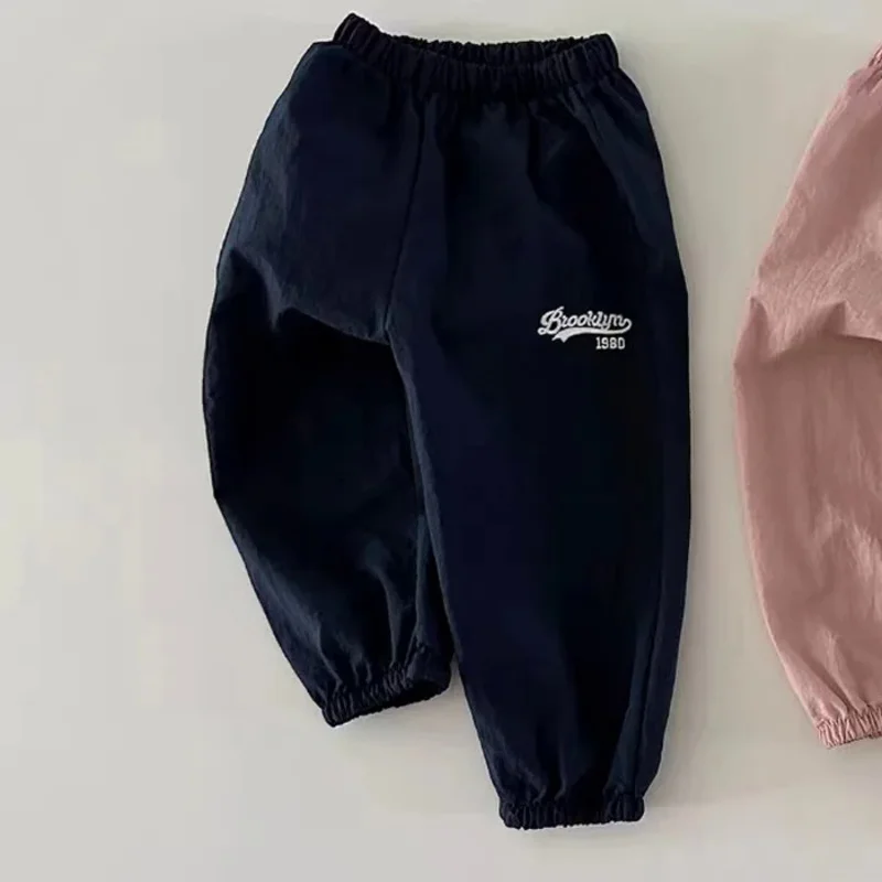 Calça solta casual para bebê, estampa de letras, calça esportiva infantil e infantil, moda infantil, novo, outono, 2024