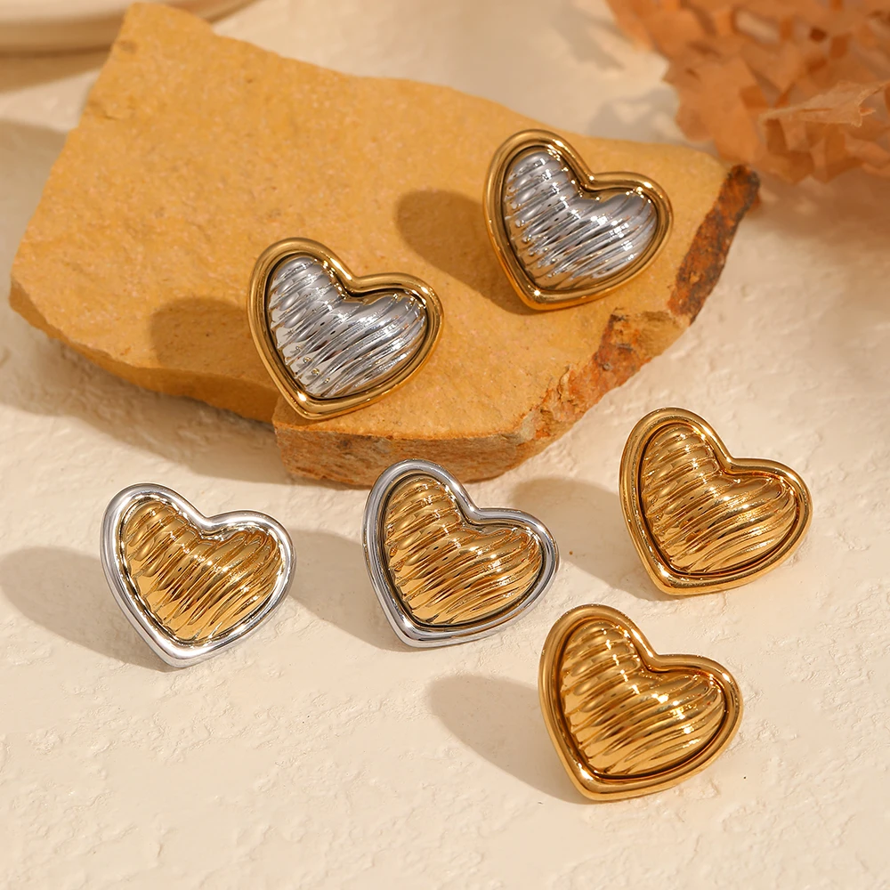Ohrringe aus Edelstahl in Goldfarbe mit Faltenmuster für Damen, Metall-Ohrringe, Schmuck, angesagte Vintage-Herz-Ohrringe – Detail 1