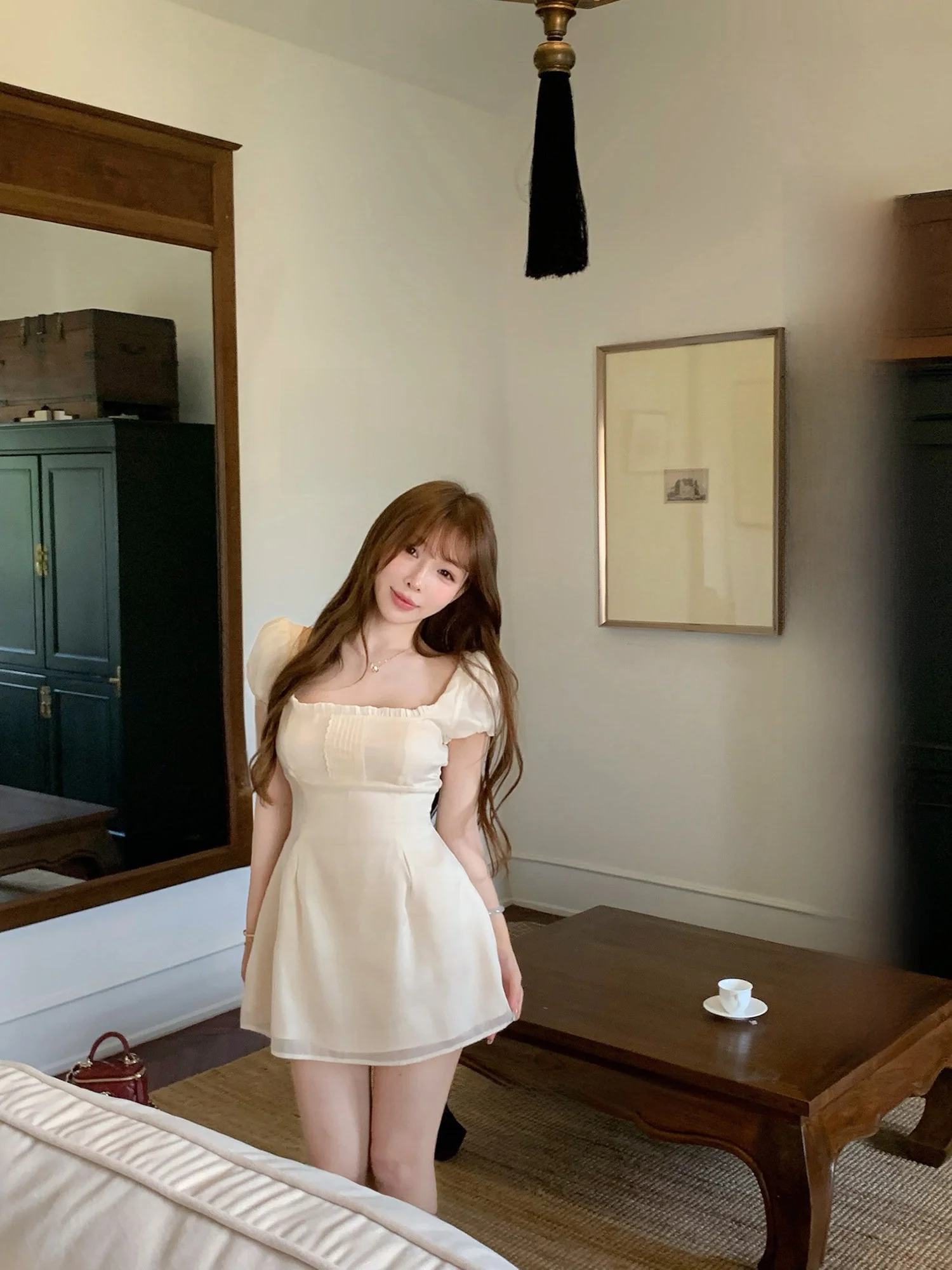

Летнее женское короткое платье Lukira Little White Dress с квадратным вырезом, рукавами-фонариками, приталенное, А-силуэт, в девичьем стиле, дышащее