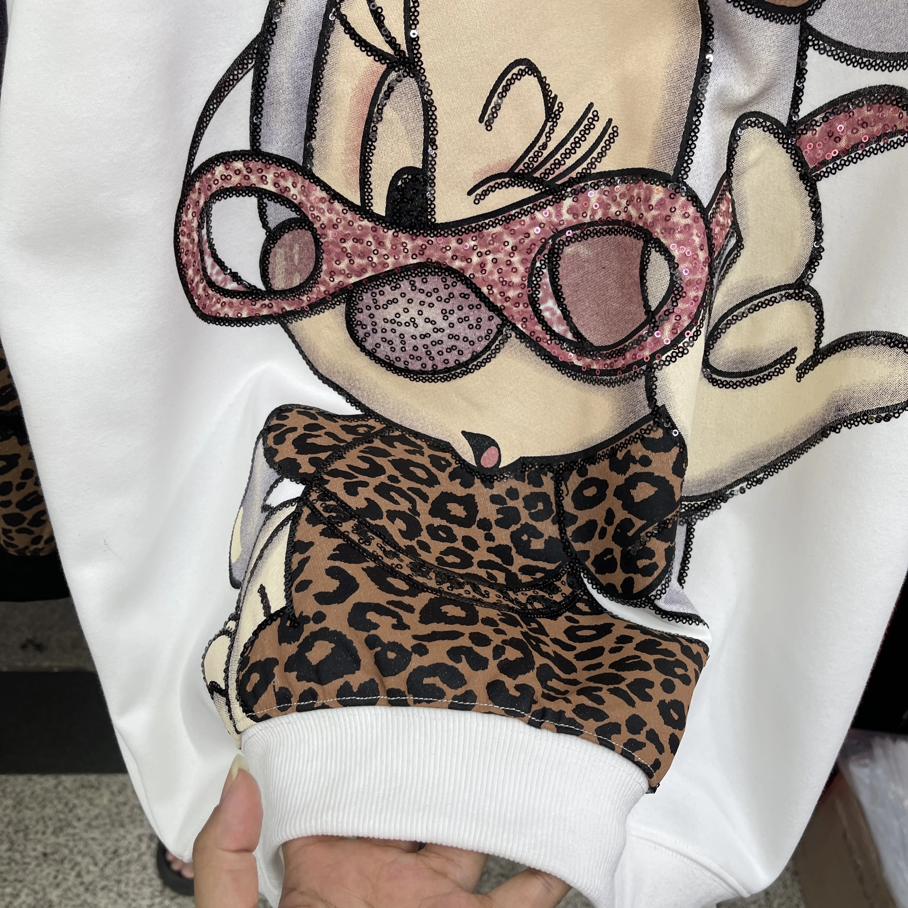 2025 Autumn New Heavy Sequin Cartoon Print Loose Washed Cotton Pullover Sweatshirt for Women Cartoon Age-Reducing Round Neck Top