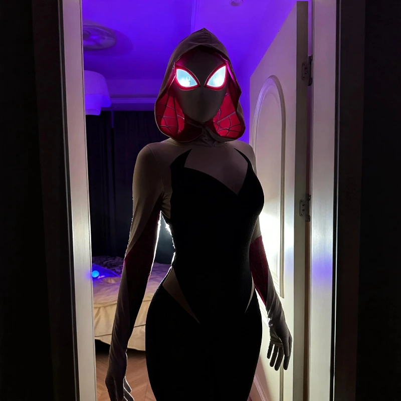 グウェン・ステイシーのコスプレ衣装。スパイダーウーマンのタイトなジャンプスーツ。ライトアップ機能付きの目が特徴。バーでのパーティー、ステージパフォーマンス、写真撮影用の小道具として最適。