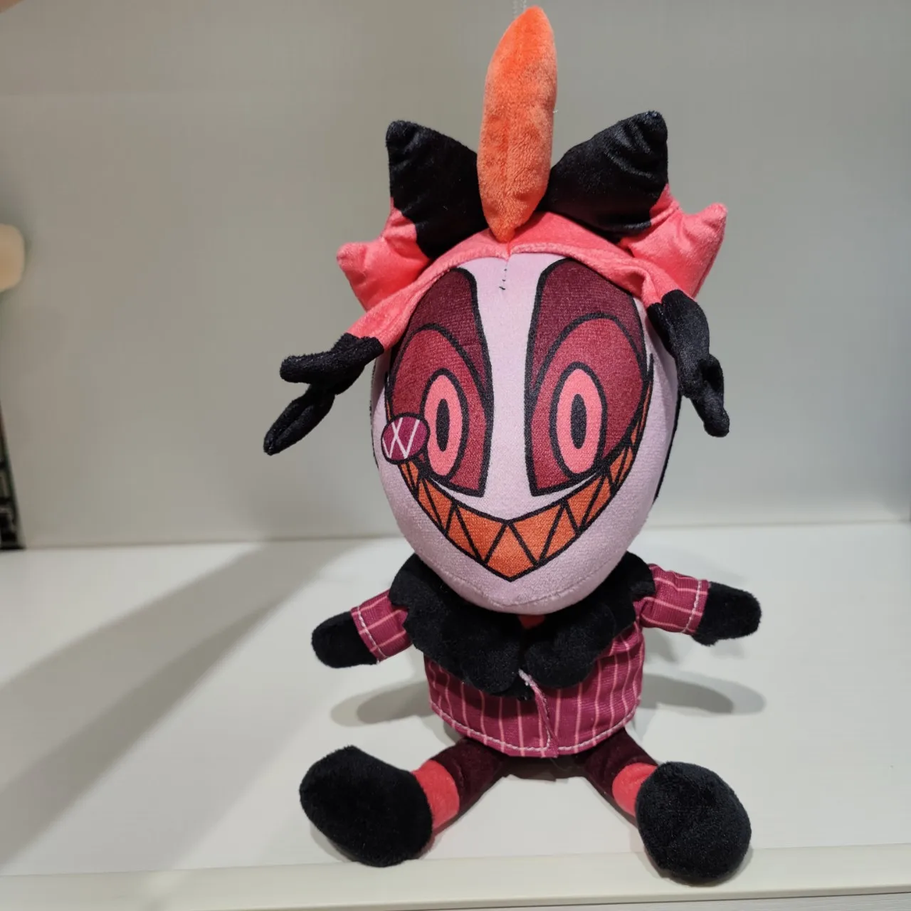 Nuovo Hazbins Hotel bambola di peluche Alastor bambola di cartone animato Kawaii bambola di pezza morbida decorazione della casa regalo di compleanno per il capretto