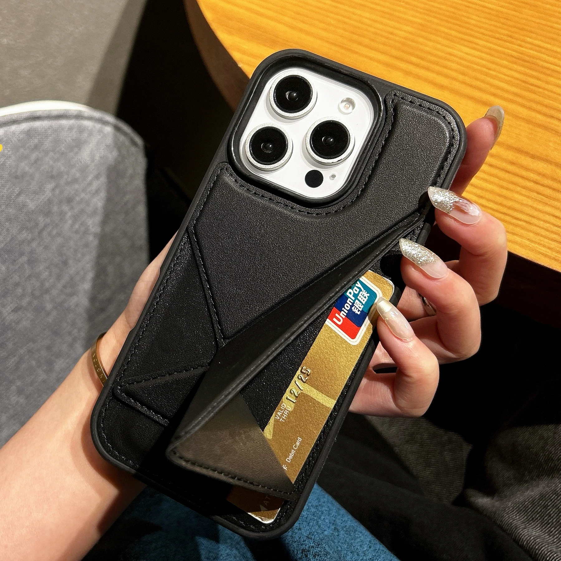 Luxuriöse Multifunktions-Geldbörsen-Karten-Telefonhülle für iPhone 16 15 14 Plus 13 12 Pro Max 11 PU-Halter Armband Weiche Silikonhülle