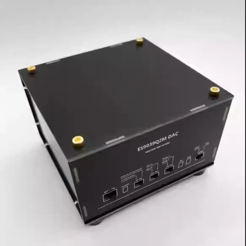 Разработан с декодирующим сердечником ES9039Q2M, стандартным и коаксиальным входом, выходом RCA