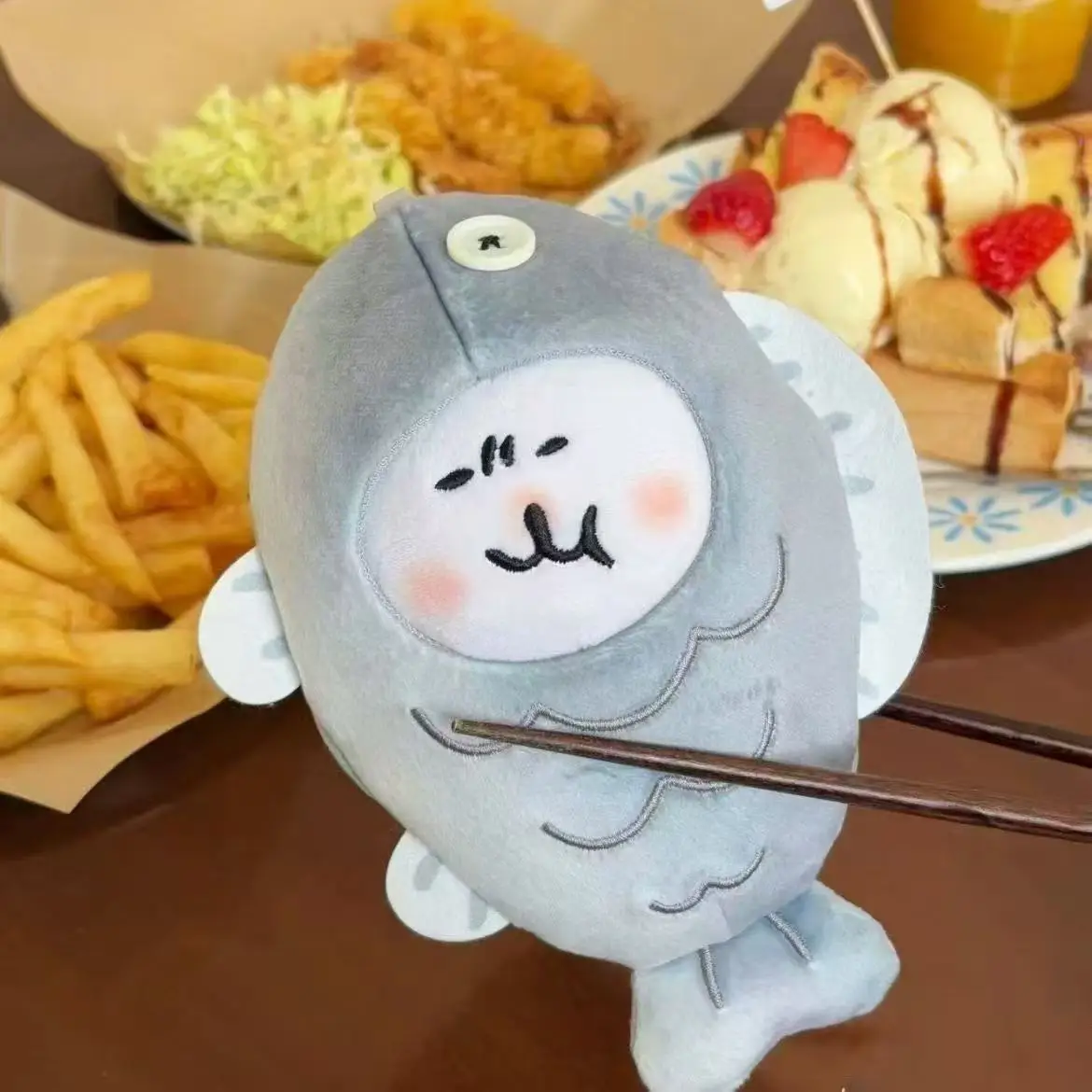 Uroczy, samokrytykujący pluszowy breloczek do kluczy z misiem, motyw chleba i rybki, kawaii biżuteria do torby, kreatywny prezent.