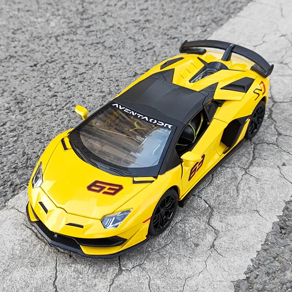 1:24 Aventador SVJ63 pressofusi per auto in lega e veicoli giocattolo modello di auto Sound Light Pull Back Car Gifts