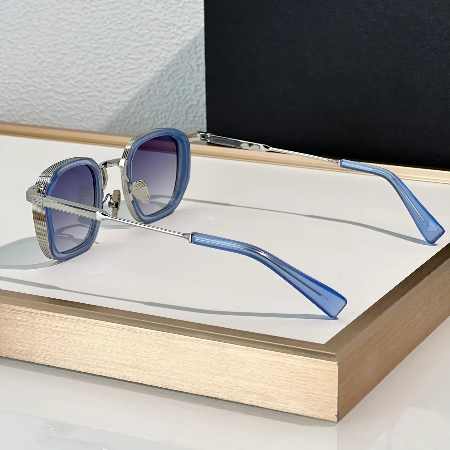 Occhiali da sole alla moda per donna e uomo LEO2 Piastra retrò anti-ultravioletti Full Frame Occhiali dal design speciale Scatola casuale